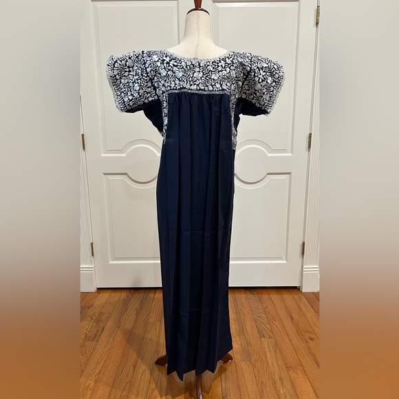 San Antonino Maxi Dress,Oaxaca Mexican dress.Hand Embroidered with Silk Threads. - Picture 10 of 10